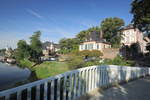 Niddasteg with Bolongaro Palace, Nidda, Ufer, Höchst, Frankfurt am Main, Hesse, Germany