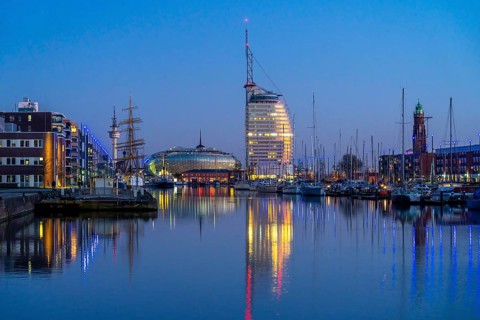New harbour, harbour basin, harbour district, residential buildings, office buildings, Sail City