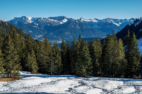 View from the high-altitude hiking trail from Bolsterlanger Horn to Riedberger Horn, snow-capped
