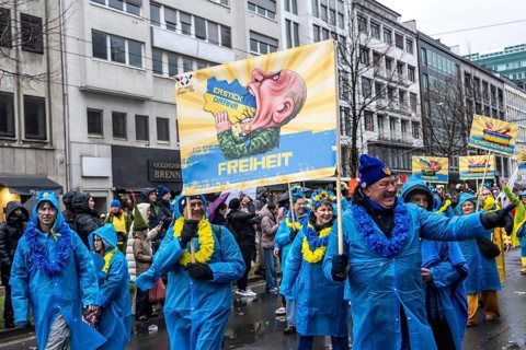 Members of the Blau-Gelbes Kreuz association, German-Ukrainian Association e.V., as a foot group at