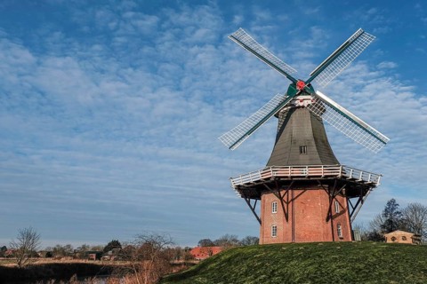 Zwillingsmühle, Green Mill at the Old Greetsieler Sieltief, Greetsiel, Krummhörn, North Sea, East