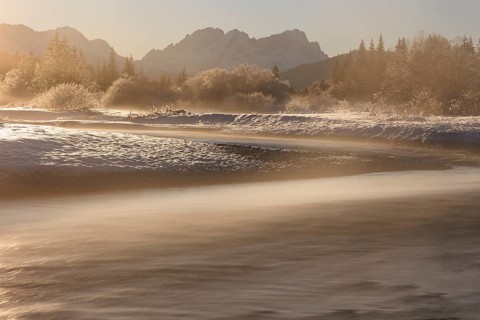 Wild river, riverbed, winter, snow, hoarfrost, backlight, fog, long exposure, Isar, view of