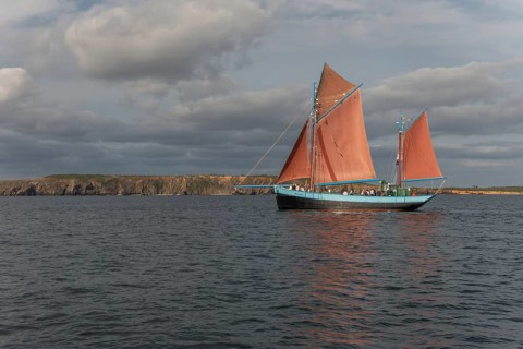 Old sailing ship, classified as a historical monument, for tourist excursions at sea. Camaret sur