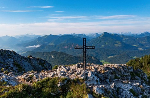 Summit cross on the Schober with a view of the Osterhorn group, Salzkammergut, Salzburg province,