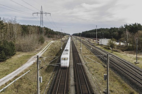 A Deutsche Bahn IC runs between Stendal and Rathenow near Wusterdamm, 26/03/2024