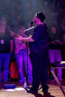 Johannes Oerding gives his first concert after a long break and in connection with his new album in