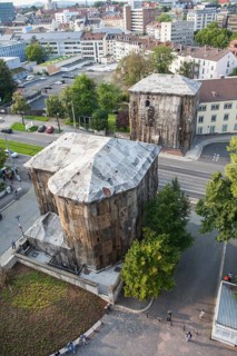 Torwache wrapped with old jute sacks, Check Point Sekondi Loco, by artist Ibrahim Mahama, documenta