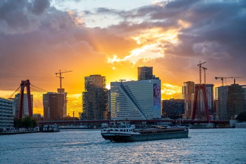 The skyline of Rotterdam, with the Willemsbrug over the Nieuwe Maas, Netherlands