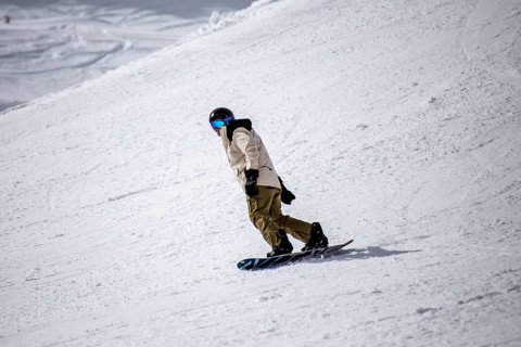 26 March 2024, Grindelwald Switzerland : Close-up of a snowboarder on the piste