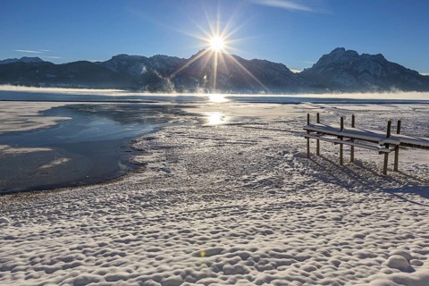 Sunrise at a lake in front of mountains, footbridge, snow, winter, Forggensee, Königswinkel, view