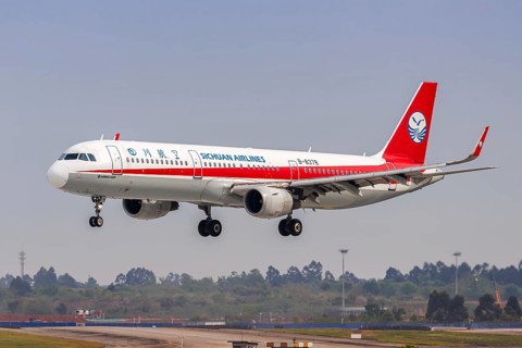A Sichuan Airlines Airbus A321 aircraft with registration number B-8378 at Shuangliu Airport (CTU)