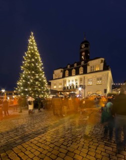 Christmas market in front of the town hall, Christmas tree on the market square Schwarzenberg,