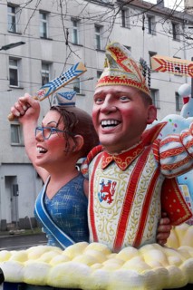 Carnival princess and carnival prince, lifelike papier-mâché figures on a carnival float,