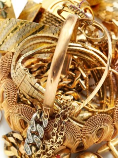 Old gold, various pieces of jewellery, studio shot
