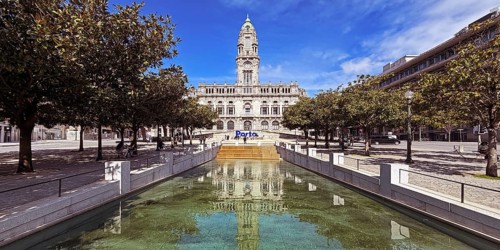 Câmara Municipal do Porto, Porto City Hall at the end of Avenida dos Aliados with reflection in the