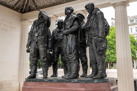 Royal Air Force Bomber Command Memorial designed by Liam O'Connor and Philip Jackson, Green Park,