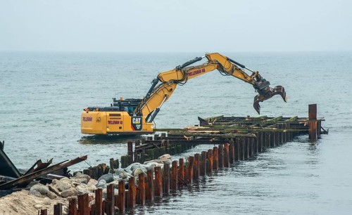 Excavator used in the repair and construction of bathing jetties at Ystads Saltsjöbad, the beach in