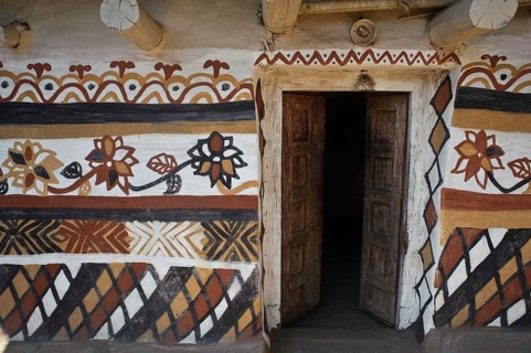 Sohraï art (Hazaribagh district, Jharkhand, India) . The Sohraï and Khovar art are art forms