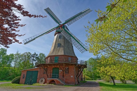 The Artlenburg windmill, a Dutch windmill dating back to 1833, was restored in 1999 and has been
