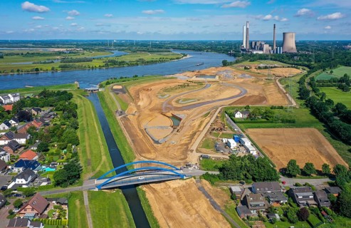 Dinslaken, North Rhine-Westphalia, Germany, Emscher estuary into the Rhine. On the right, the