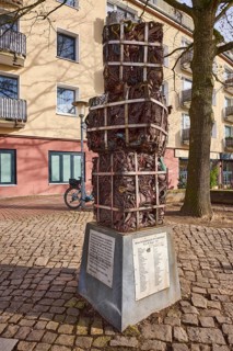 Leine clearing, plastic from rubbish, visual artist János Nádasdy, residential and commercial