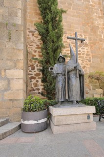 Homage to Holy Week, two sinister bronze sculptures with cross with pointed cap, memorial the week