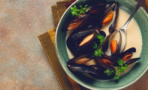 Mussels in shells, in creamy garlic sauce, mussels in bechamel sauce, homemade, no people