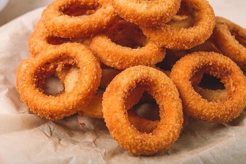 Fried onion rings, deep-fried, snack, no people, selective focus