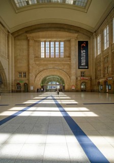 Cross platforms, Leipzig main station, interior, Leipzig, Saxony, Germany
