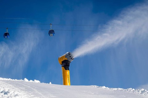 Snowmaking system and aerial cableway