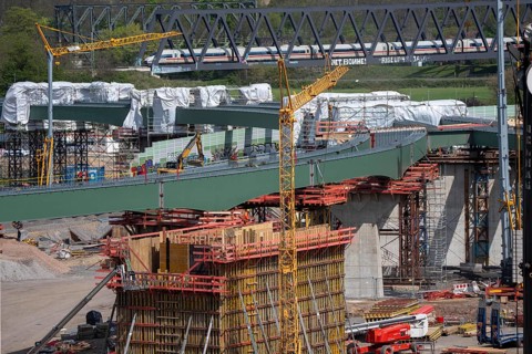 New construction of steel bridges Parts at the Duisburg-Kaiserberg motorway junction, complete