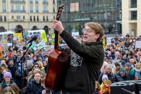 Marlo Grosshardt plays at the Fridays for Future climate strike at the Brandenburg Tor in Berlin.
