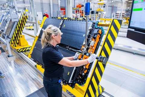 Mercedes-Benz subsidiary ACCUMOTIVE is setting a major milestone in Kamenz with the series