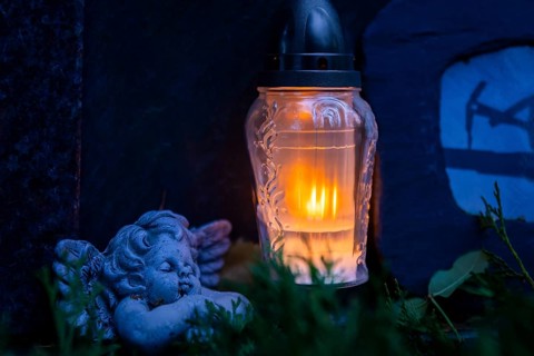 Grave lights on Sunday of the dead at the cemetery in Possendorf. Possendorf, Saxony, Germany