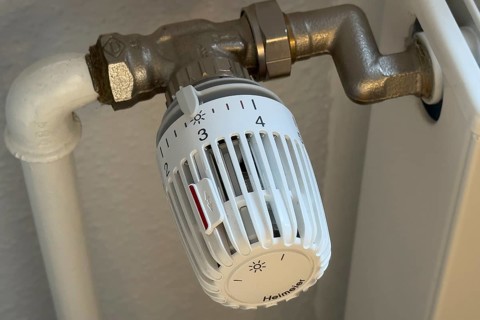 Heating thermostat is at level 3 with sun symbol, heating thermostat setting, Germany