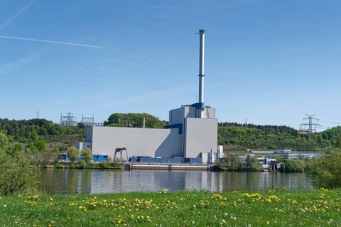 The decommissioned Krümmel nuclear power plant near Geesthacht on the Elbe, in front of it an early