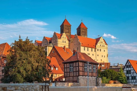 The Schlossberg with the collegiate church of St. Servatii and the Renaissance castle above the