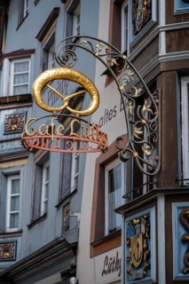 Traditional guild symbol for baking crafts, nose sign with the lettering Cafe Lüthy and a golden