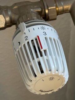Heating thermostat is at level 2, heating thermostat setting, Germany