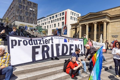 Easter march in Stuttgart under the motto: Peace-capable instead of war-capable! The peace network
