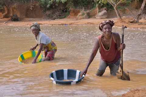 Female gold panners near Koidu, Kono District, Eastern Province Region, Sierra Leone