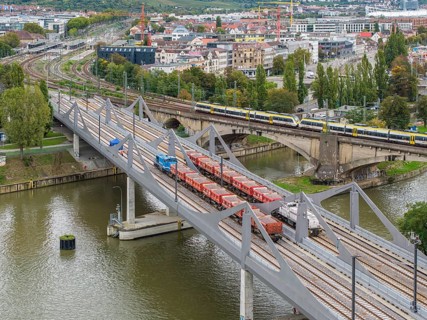 Load test on the Neckar Bridge, aerial view. Due to the unusual design, dimensional checks are