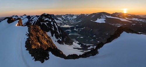 View into the valley Unna Räitavagge, also Unna Reaiddavaggi, during midnight sun, Mount Niibbas