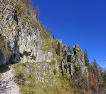 Meatte hiking trail leads along a war road from the First World War through many tunnels, Pieve del