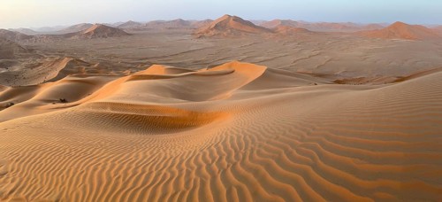 Sand dunes in the Rhub al Khali desert, empty quarter, largest sandy desert in the world, Oman