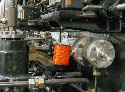 Detailed photos from the engine room of the former freighter Cap San Diego, museum ship in the Port