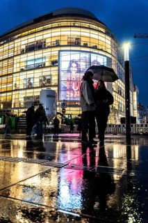 Schadowstraße, city centre, shopping street, pedestrian zone, winter, rainy weather, P&C clothing