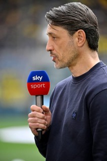 Coach Niko Kovac Borussia Dortmund BVB Portrait in interview Microphone Microphone Logo SKY PreZero