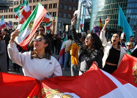 Iranians demonstrate on the day of the US and Israeli attack on Iran in Berlin, 28.02.2026. People