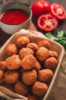 Chicken popcorn, deep fried, nuggets, close-up, rustic, no people